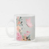 水パーソナライズされた色の蝶と花 フロストグラスマグカップ (左)