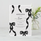 水ファンシー色ブラックボウフォーマル子供の誕生日 招待状 (スタンド正面)