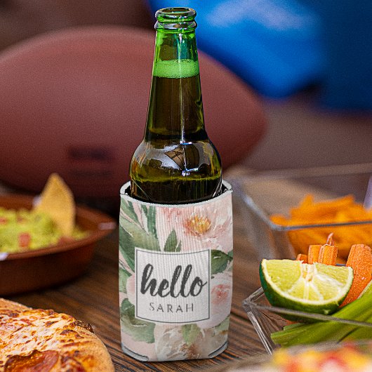 水モダン色ピンクの花&こんにちは&名前 缶クーラー