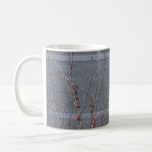 水上に乾燥葉した茶色 コーヒーマグカップ (左)