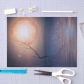 水上のピンクおよび青いファンタジーの光っている月 薄葉紙 (クラフト)