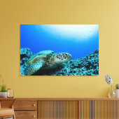 水中で休んでいるウミガメ キャンバスプリント (インサイチュ (リビング))