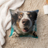 水中で泳ぐ興奮した犬のデザイン クッション (ブランケット)