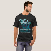 水中で起こる水のポロ水中の滞在 Tシャツ (正面フル)