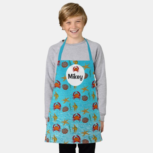 水中で魚を使って子供をパーソナライズ エプロン (着用した状態)