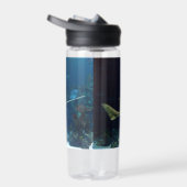 水中で魚を打つ ウォーターボトル (右面)
