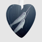 水中に一緒に泳ぐかわいいNarwhals オーナメント (正面)