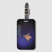 水中に点在する鷲の光線 ラゲッジタグ (正面縦)