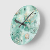 水中のサンゴとシェルのティール(緑がかった色)水色 ラウンド壁時計 (傾斜)