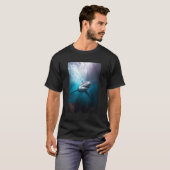 水中の危険なサメ Tシャツ (正面フル)