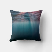 水中の太陽の光 クッション (裏面)