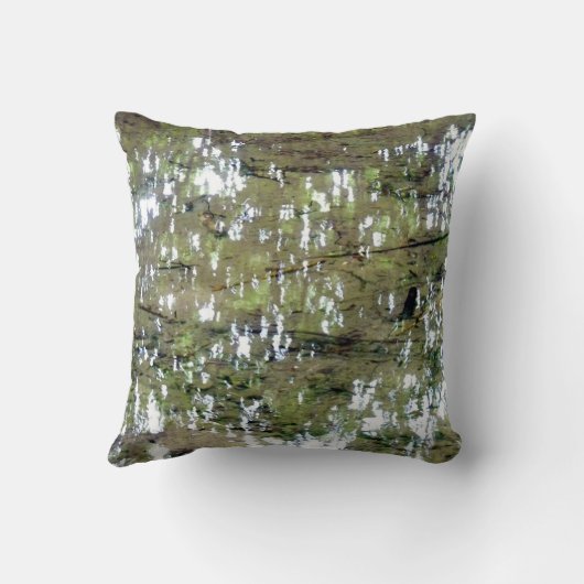 水中の木の反射 クッション (裏面)