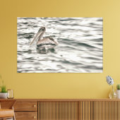 水中の茶色のペリカン キャンバスプリント (インサイチュ (リビング))