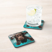 水中よくはしゃぐ泳ぐチョコレートラブラドール コースター (右側)