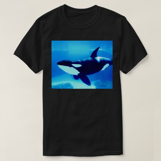 水中を泳ぐキジラホエールオルカ2 Tシャツ (デザイン正面)