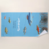 水中ストライプの魚モダン名 ビーチタオル (正面)