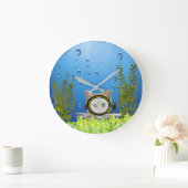 水中フォークが付いているスキューバダイビングのマスクの猫 ラージ壁時計 (ホーム)