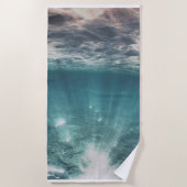 水中海の海は夏の波の日光を振ります ビーチタオル (正面)