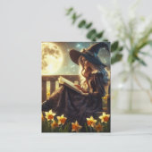 水仙のそばで本を読む魔女 水仙の花が満開の春の夜に満月が輝く ポストカード (スタンド正面)