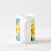 水仙のグループ金ゴールドメダルの花 ボーンチャイナマグカップ (裏面)