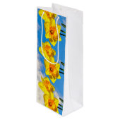 水仙のグループ金ゴールドメダルの花 ワインギフトバッグ (正面アングル)