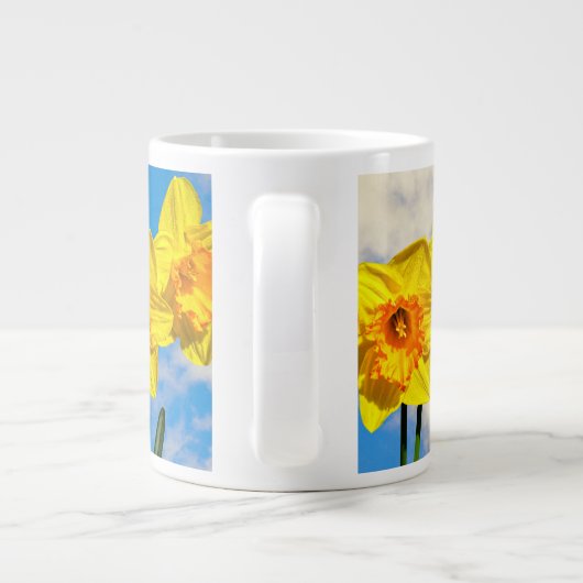 水仙のグループ金ゴールドメダルフラワースペシャリティマグ ジャンボコーヒーマグカップ (裏面)