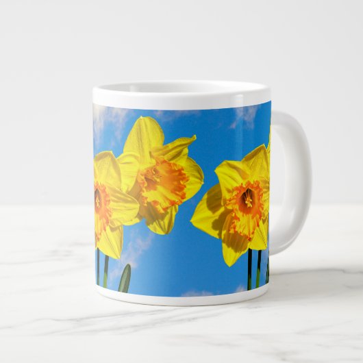 水仙のグループ金ゴールドメダルフラワースペシャリティマグ ジャンボコーヒーマグカップ (正面右)
