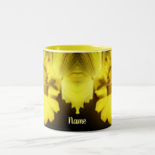 水仙の花を閉パーソナライズされたじる ツートーンマグカップ (中央)