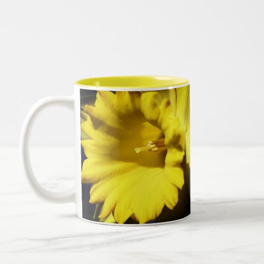 水仙の花を閉パーソナライズされたじる ツートーンマグカップ (左)