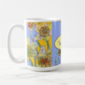 水仙絵画の水彩黄紫色フローラ コーヒーマグカップ (左)