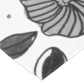 水彩とインクの花 – 白黒 テーブルクロス (アングル)