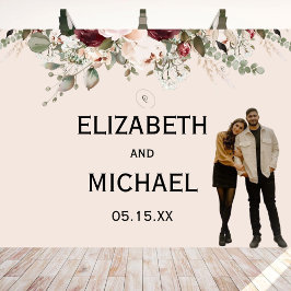 水彩のソフトな花をあしらった、バラとワインレッドのウェディングバックドロップ タペストリー