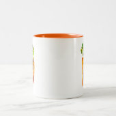 水彩のニンジンかわいい野菜 ツートーンマグカップ (中央)