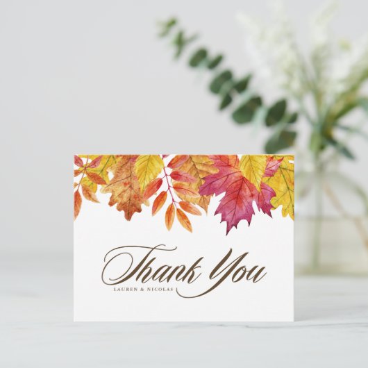 水彩の落ち葉が落ちる秋のウェディングサンクスカード ポストカード (スタンド正面)