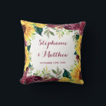 水彩ひまわり縁どフローラ結婚の クッション<br><div class="desc">水色のヒマワリや燃え上がるバラ、緑の葉が特徴。名前と日付でカスタマイズする。この枕はマッチの文房具や贈り物を含むコレクシ結婚ョンの一部である。お客様のニーズに合わせてカスタマイズできる製品の全範囲を確認するには、当社のストアまたは当社のコレクションページを参照して結婚ください。</div>