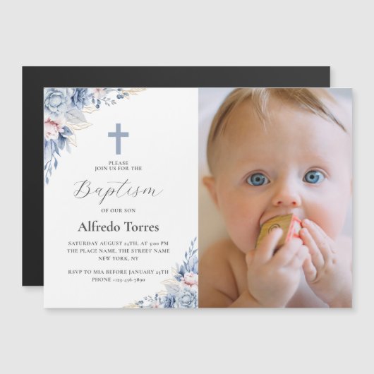 水彩ほこりっぽいブルーフローラベビー写真バプテスマ マグネット招待状 (正面/裏面)