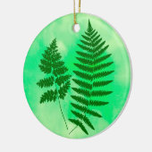 水彩を背景にしたウッドランドファーングリーン セラミックオーナメント (左)