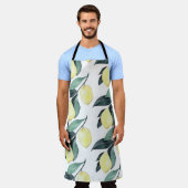 水彩イエローレモンのシームレスパターン エプロン (着用した状態)