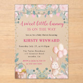 水彩ウサギとピンクの花ベビーシャワー アクリル招待状 (正面)
