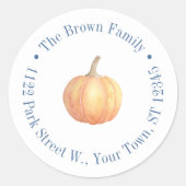 水彩オレンジ色のカボチャのブライダルシャワーの返送先住所ラベル ラウンドシール (正面)