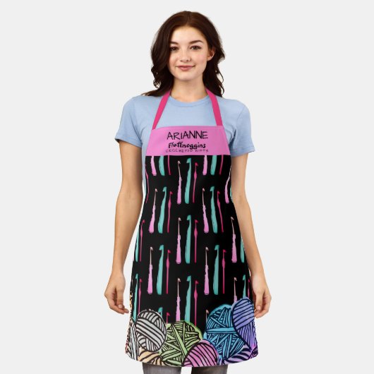 水彩カットアウト糸のかぎ針機 エプロン (着用した状態)