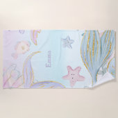 水彩グリッター人魚の尾が海の下 ビーチタオル (正面)