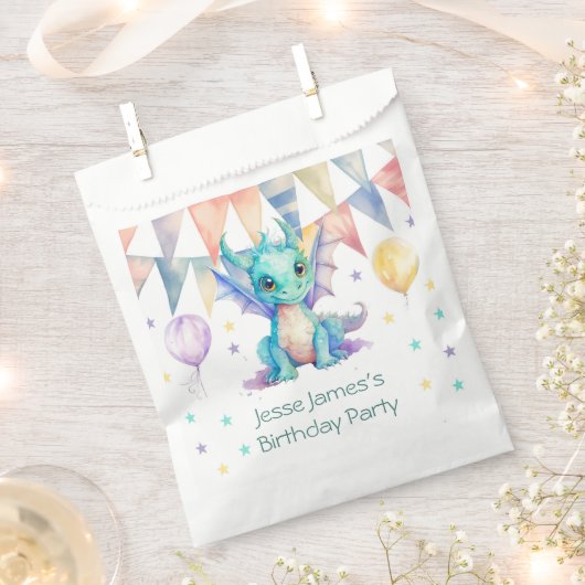水彩グリーンパープルドラゴンボーイバースデーパーティー フェイバーバッグ (クリップ留めされた状態)