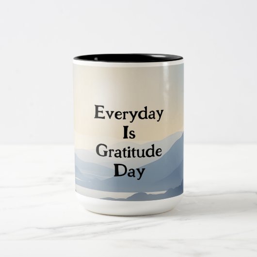 水彩スタイルマウンテンリバーシーン毎日 ツートーンマグカップ (中央)