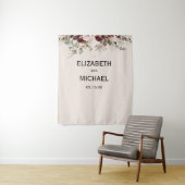 水彩ソフトなバラとバーガンディの花のウェディング タペストリー (インサイチュ)