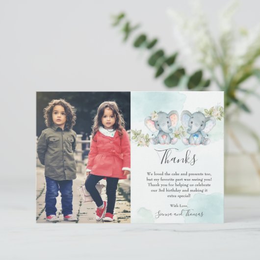 水彩ツインボーイガールエレファント誕生日写真 サンキューカード (スタンド正面)