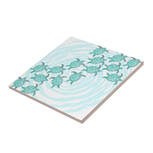 水彩ティール(緑がかった色)シータートルズオン渦巻形のストライプ タイル (側面)