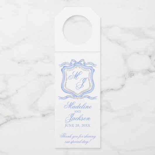 水彩デザイナーブルーモノグラムクレスト ボトルネックタグ (正面)