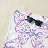 水彩バタフライパターンパープルピンクグラフィック ビーチタオル (インサイチュ)