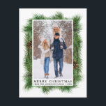 水彩パインフレームファミリーフォトホリデー ポストカード<br><div class="desc">水モダン色エレガント緑の松のフレームと松のコーン家族の写真メリークリスマスホリデーハガキ</div>